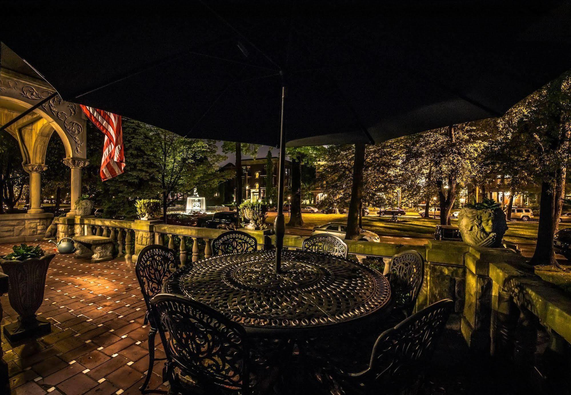 Inn At St James Court ลุยส์วิลล์ ภายนอก รูปภาพ
